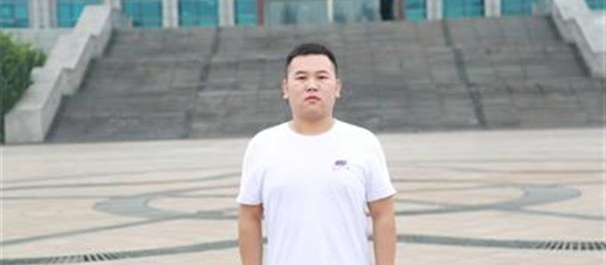 优秀毕业生贾亚东